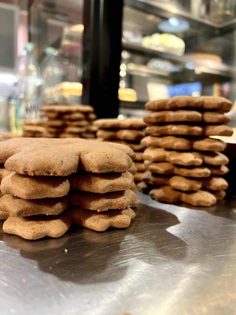 Zdjęcie przedstawiajace wycięte pierniki